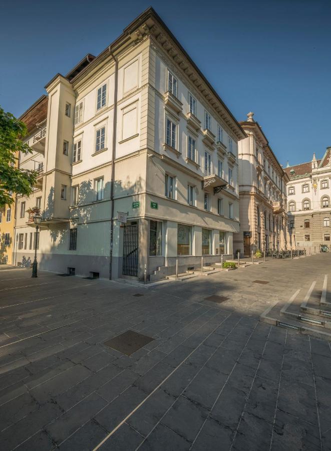 Karinatura Liubliana Exterior foto